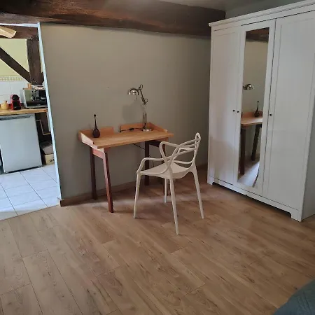 Le Cocon Sous La Vigne Apartment Poses